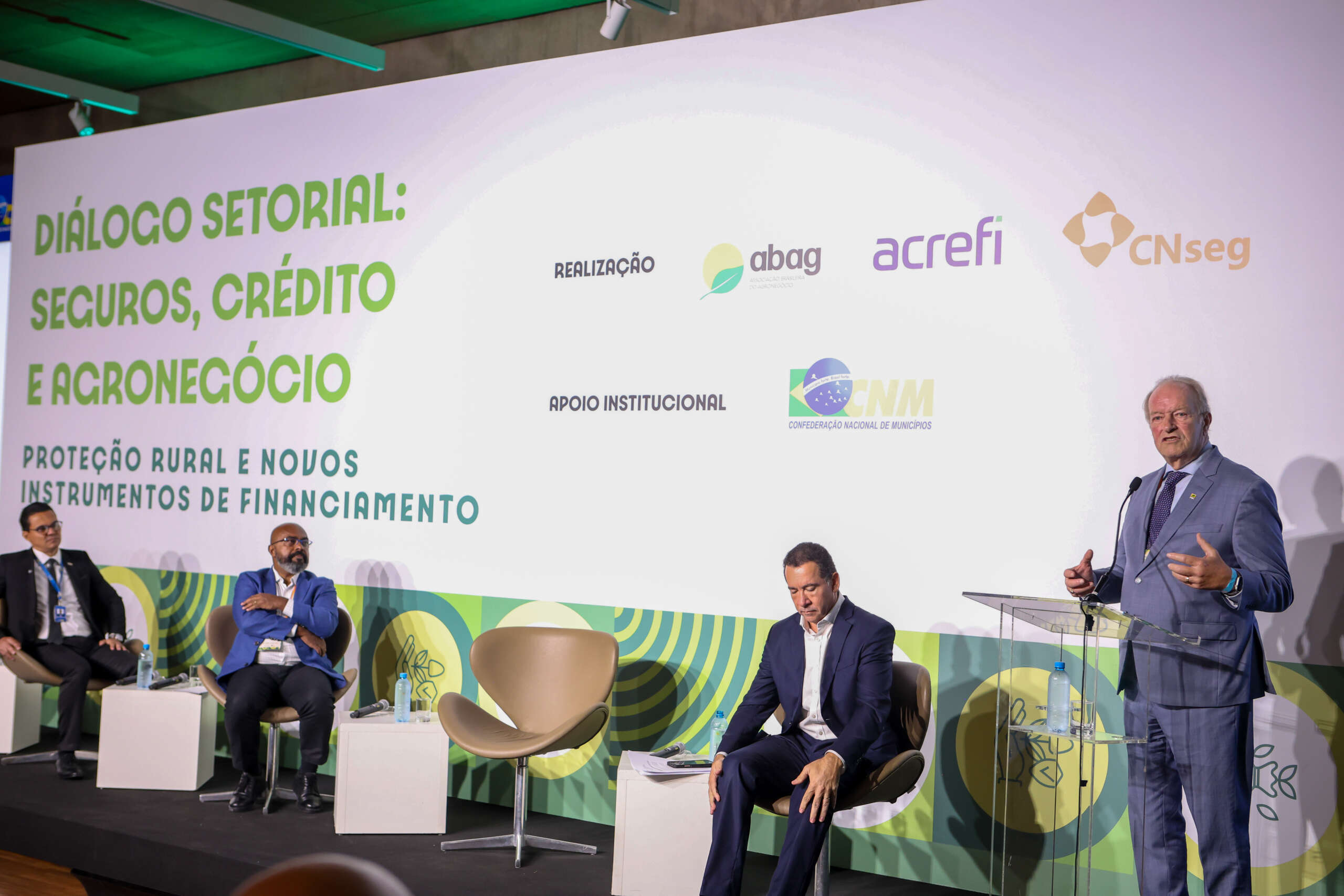 Seguro rural e crédito entram na agenda do agro